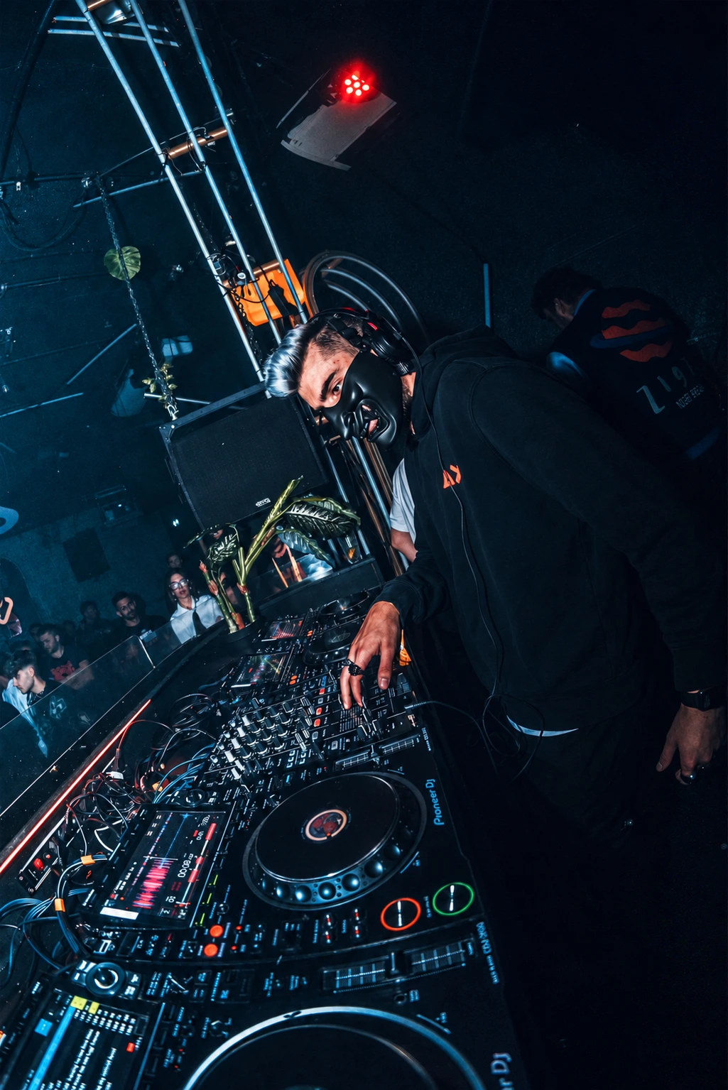 GR3GOR at the decks under blue club lights